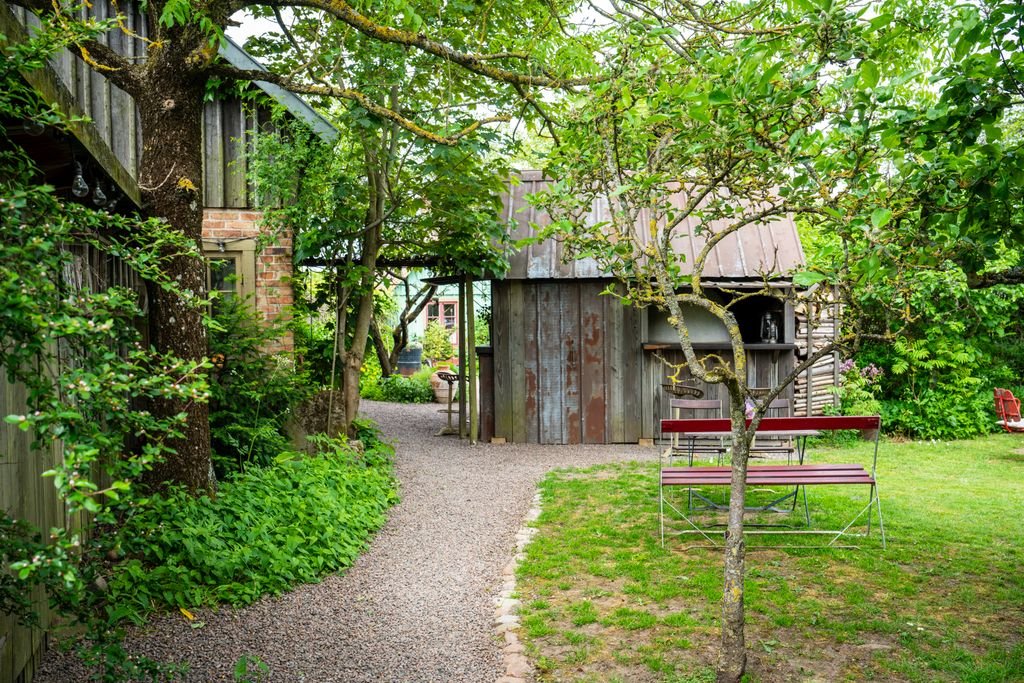 Backyard Landscaping Ideas: 30 Ways to Refresh Your Yard for Summer Backyard Landscaping Ideas